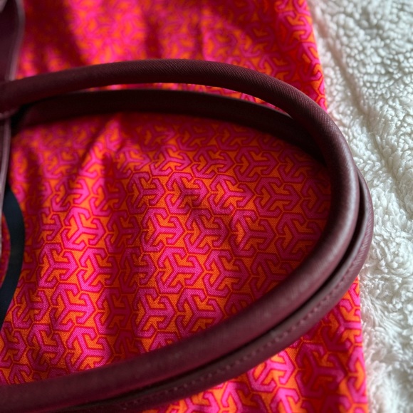 Tory Burch perfect burgundy bag - Picture 7 of 10